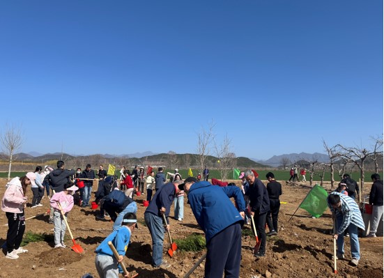 踐行綠色發(fā)展，康茂峰開展第四屆義務(wù)植樹活動(dòng)